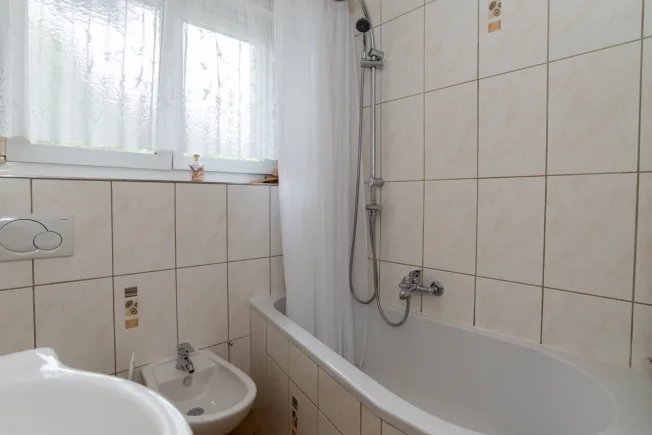 Habiter de manière indépendante au centre, ensoleillé, avantageux en termes d'impôts ! – photo 5 sur 12