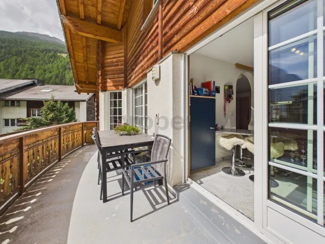Double garage plus 3 outdoor parking spaces, cozy fireplace and fantastic mountain panorama – photo 6 of 30