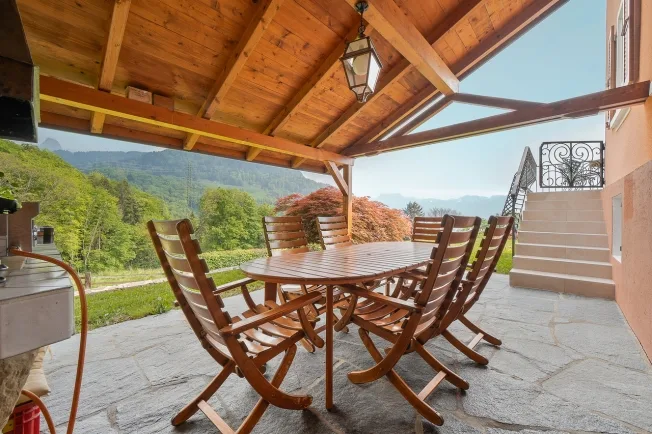 Schönes individuelles Haus mit herrlichem Blick auf den See – Foto 22 von 23