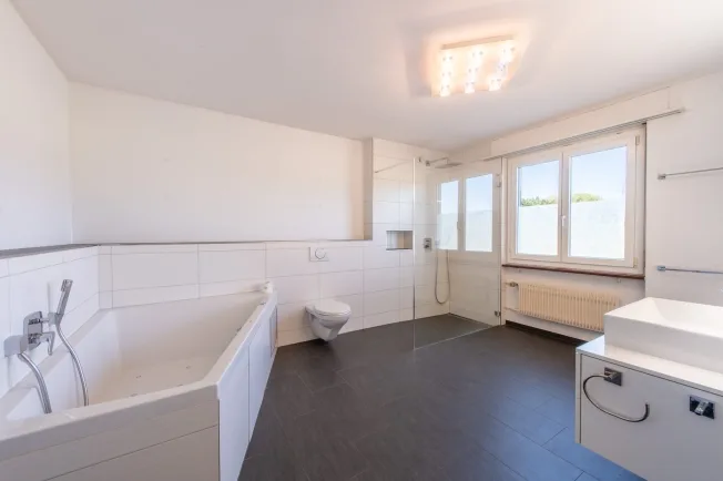 12 Zimmer Einfamilienhaus in Uettligen – Foto 9 von 13