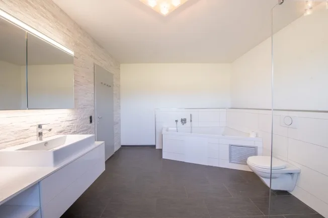 12 Zimmer Einfamilienhaus in Uettligen – Foto 10 von 13