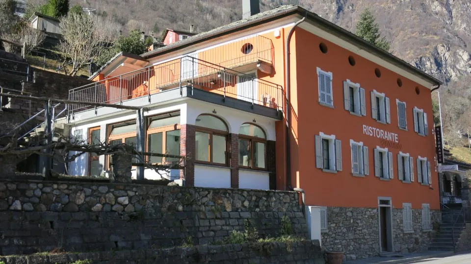 7.5 Zimmer Mehrfamilienhaus in Cama – Foto 5 von 10