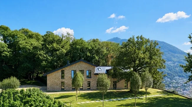 8.5 Zimmer Villa in Porza – Foto 4 von 6