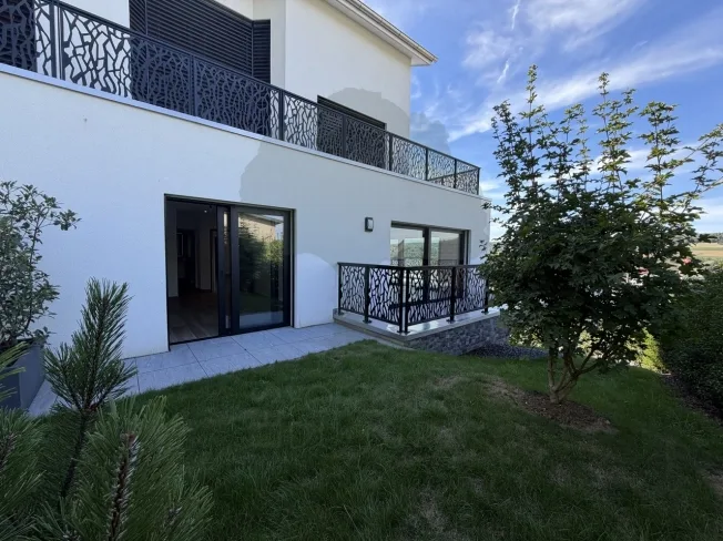 Magnificent 4.5-room apartment with terrace and garden