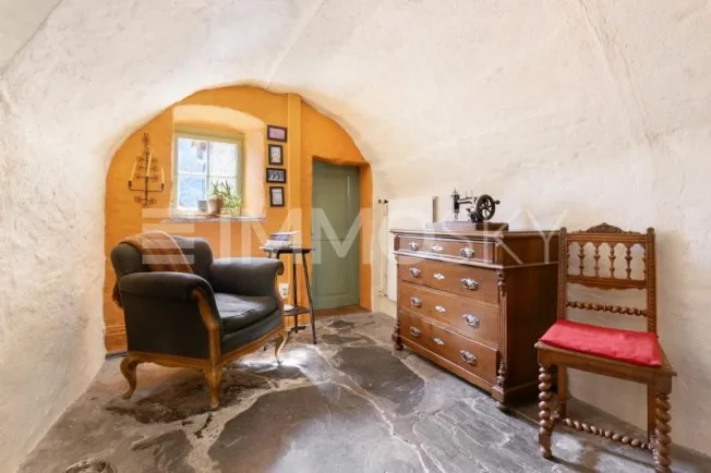 7.5 Zimmer Einfamilienhaus in Felsberg – Foto 3 von 7