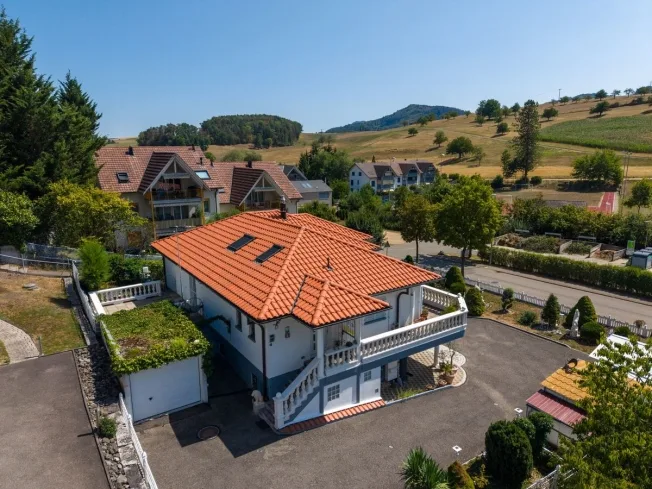 Ferienfeeling im Toskanahaus mit grosszügigem Umschwung und drei Garagen – Foto 2 von 13