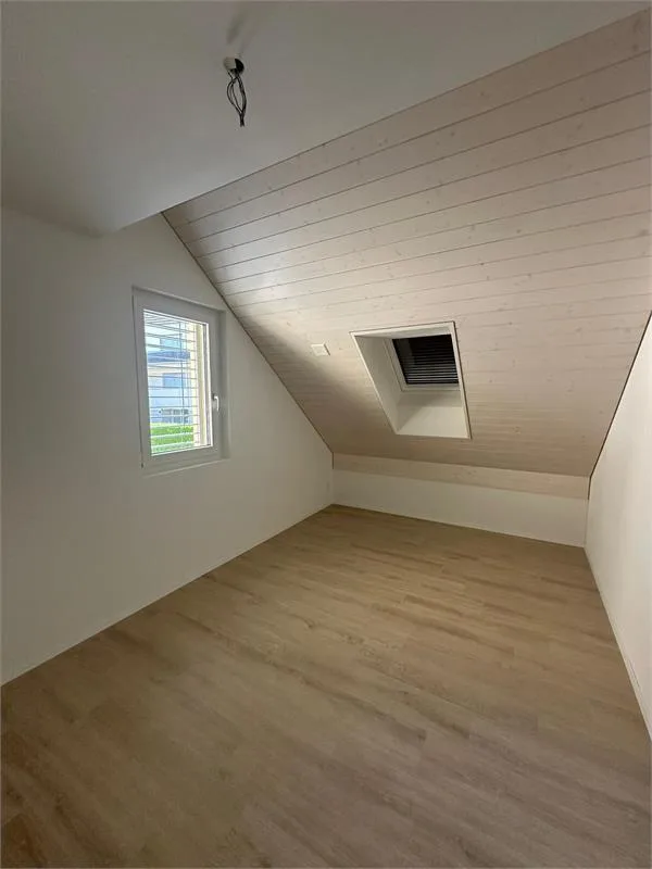Recherche locataire pour grand appartement 3.5 pièces avec balcon, ascenseur, 1er étage