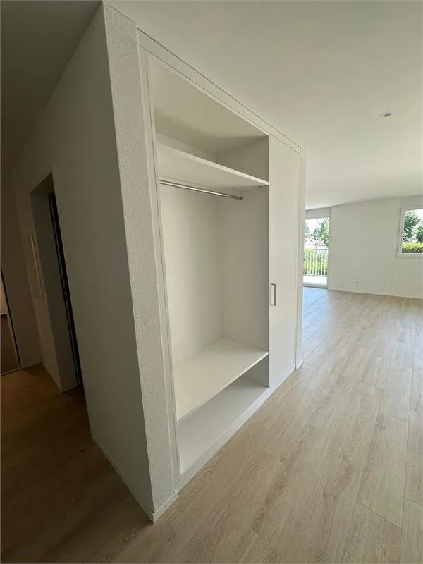 Recherche locataire pour grand appartement 3.5 pièces avec balcon, ascenseur, 1er étage