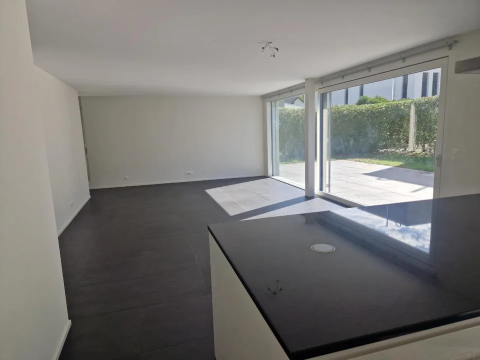 Helle 5.5-Zimmer-Wohnung mit Balkon in Pratteln – sofort verfügbar!