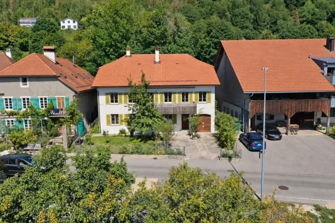 6 Zimmer Einfamilienhaus in Diesse – photo 2 of 20
