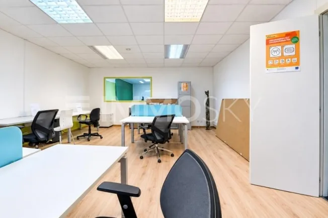 Travailler, partager, collaborer. Immeuble commercial parfait – photo 10 sur 10