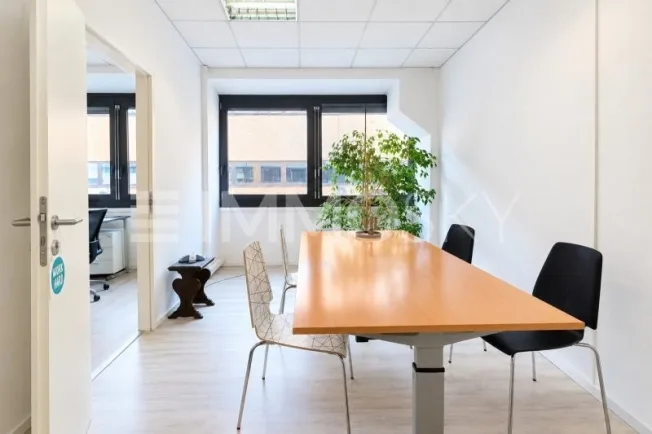 Travailler, partager, collaborer. Immeuble commercial parfait – photo 9 sur 10