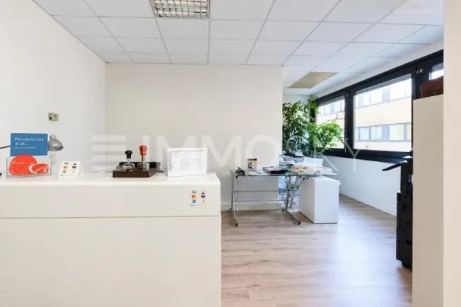 Travailler, partager, collaborer. Immeuble commercial parfait – photo 7 sur 10