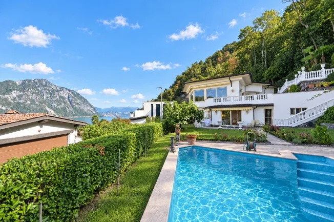 6 Zimmer Villa in Bissone – Foto 2 von 20