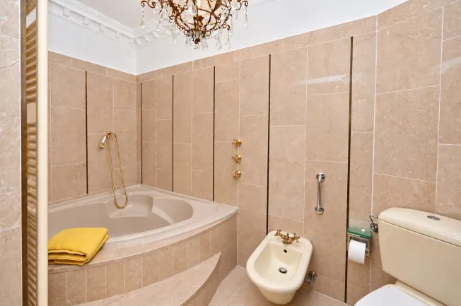 6 Zimmer Villa in Bissone – Foto 18 von 20