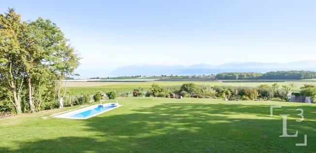Propriété de caractère avec vaste jardin et vue sur le lac – photo 14 of 21