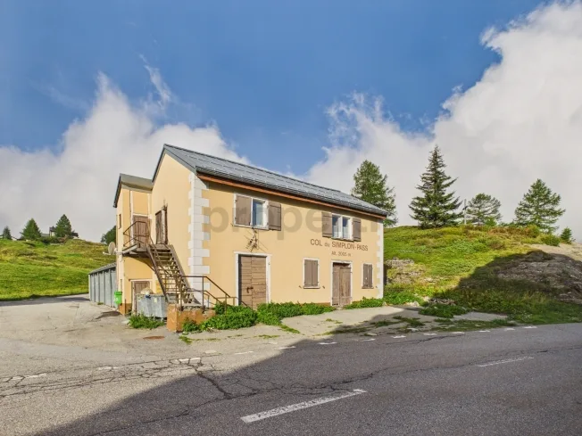 Historisches Pass-Juwel auf 2'005 m ü. M.: 228 m² Wohnfläche, alpine Traumkulisse und vielseitige Nutzung – Foto 2 von 16
