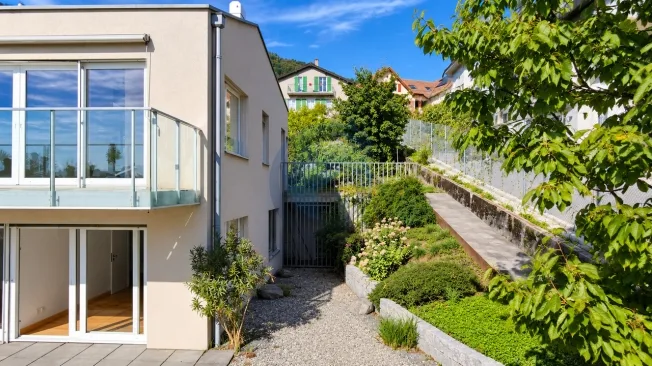 VILLA JUMELÉE AVEC VUE PANORAMIQUE SUR LE LAC ET JARDIN PRIVATIF – photo 15 sur 22