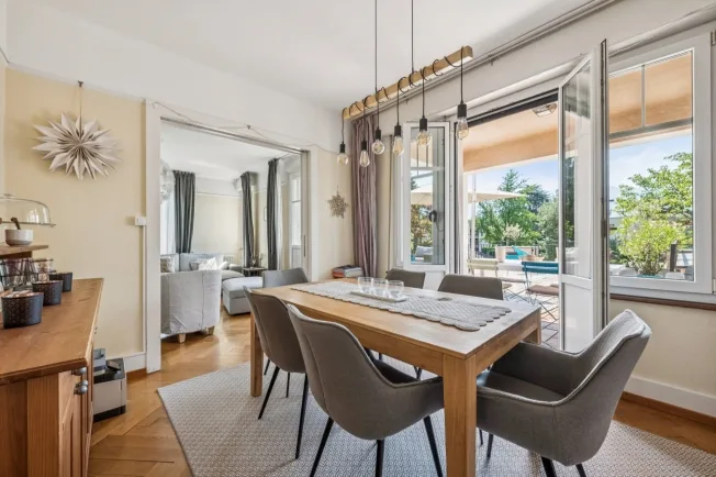 13 Zimmer Villa in La Tour-de-Peilz – Foto 2 von 13