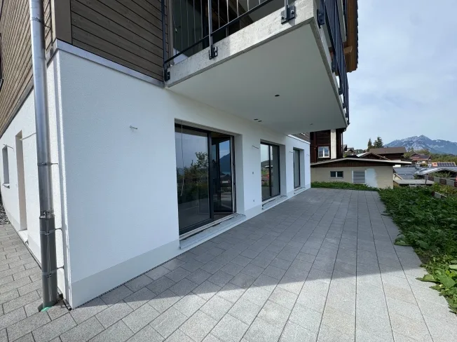 Vue imprenable sur le lac de Thoune, terrasse spacieuse (environ 30 m²), première occupation dans un immeuble neuf avec quatre unités – photo 14 sur 16