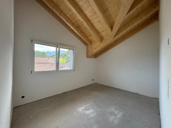 Herrliche Sicht auf den Thunersee, Grosszügiger Balkon mit Panoramablick, Erstbezug im Neubau mit vier Einheiten – Foto 2 von 12