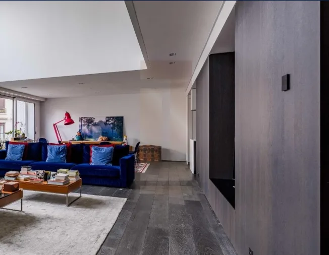 Élégant duplex contemporain avec double hauteur et services hôteliers – photo 4 sur 10