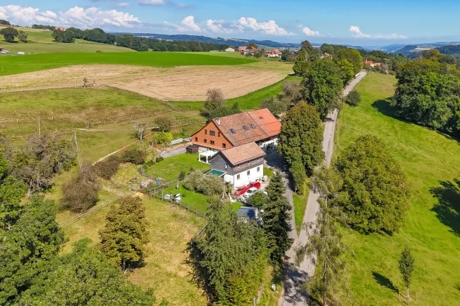 12 Zimmer Bauernhaus in Ropraz – foto 17 di 17