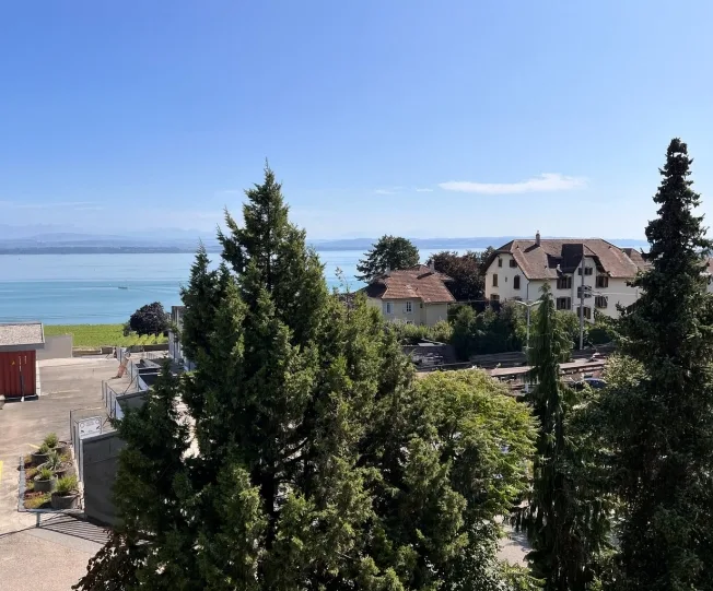 Helles Apartment mit Blick auf den See und die Alpen – Foto 13 von 14