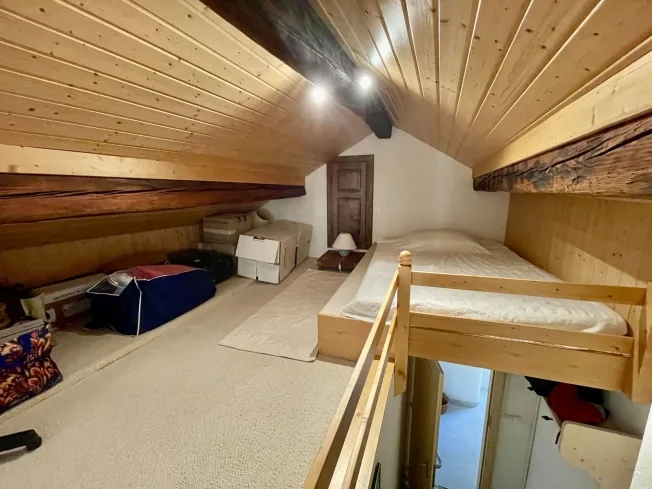 Charmant appartement attique de 4.5 pièces au coeur du vieux village de Lens en grande partie rénové – photo 24 of 26