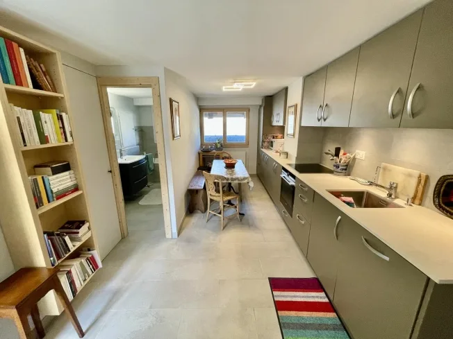 Charmant appartement attique de 4.5 pièces au coeur du vieux village de Lens en grande partie rénové – photo 18 of 26