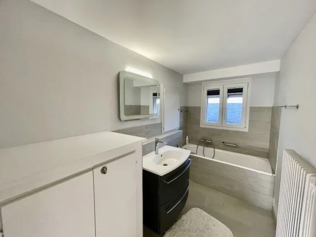 Charmant appartement attique de 4.5 pièces au coeur du vieux village de Lens en grande partie rénové – photo 20 of 26