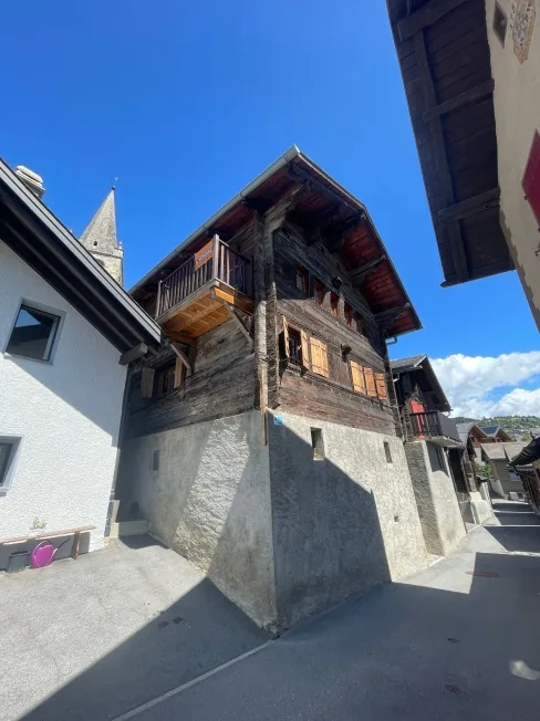 Charmant appartement attique de 4.5 pièces au coeur du vieux village de Lens en grande partie rénové – photo 26 of 26