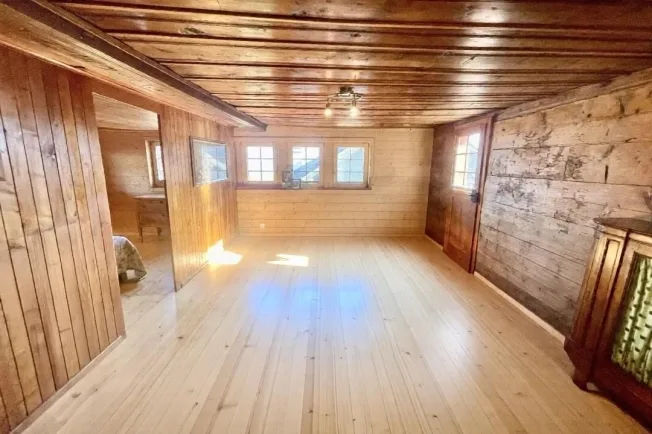 Charmant appartement attique de 4.5 pièces au coeur du vieux village de Lens en grande partie rénové – photo 15 of 26