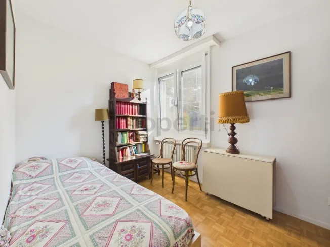Elegant 4.5-Room Attic Apartment Renovated with Panoramic Lake View – photo 8 of 24