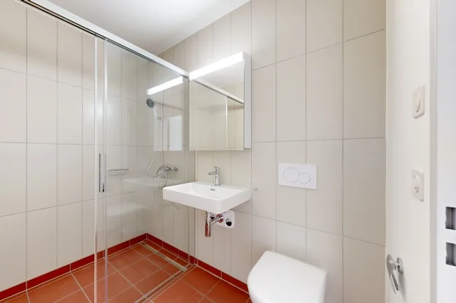 Modern 3.5-room attic apartment in Zürich-Oerlikon – photo 4 of 6