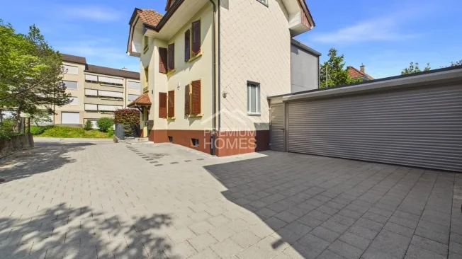 Casa familiare esclusiva con unità abitativa aggiuntiva, piscina e doppio garage – foto 16 di 28