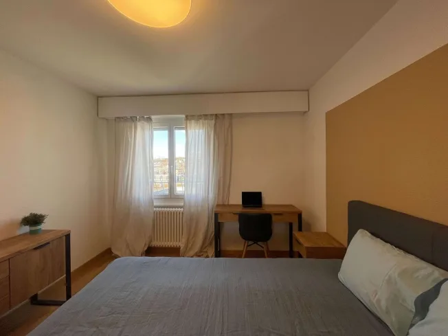 Chambre meublée dans un appartement rénové dans un emplacement privilégié – Foto 23 von 32