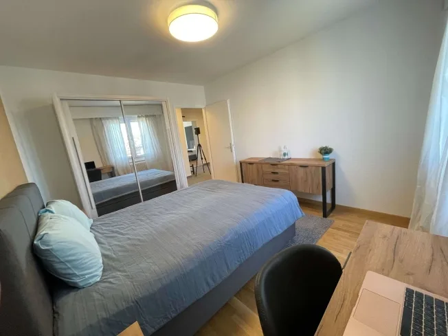 Chambre meublée dans un appartement rénové dans un emplacement privilégié – Foto 22 von 32