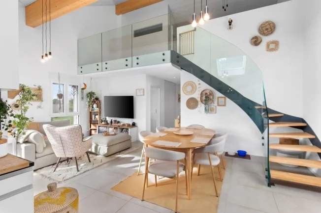 Dachgeschoß-Duplex, Helligkeit und Ruhe in einem 2023 erbauten Gebäude – Foto 10 von 13