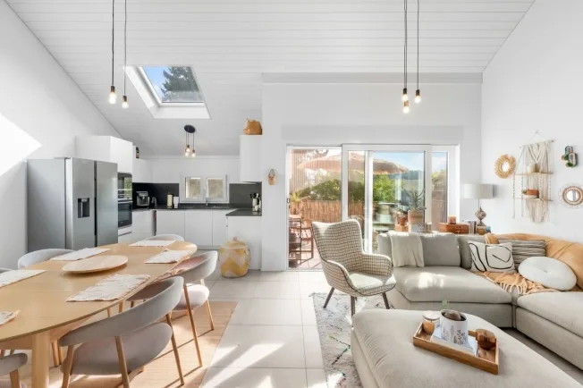Dachgeschoß-Duplex, Helligkeit und Ruhe in einem 2023 erbauten Gebäude – Foto 4 von 13