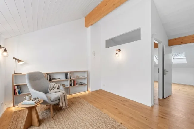 Dachgeschoß-Duplex, Helligkeit und Ruhe in einem 2023 erbauten Gebäude – Foto 12 von 13