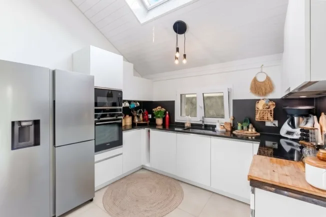 Dachgeschoß-Duplex, Helligkeit und Ruhe in einem 2023 erbauten Gebäude – Foto 6 von 13