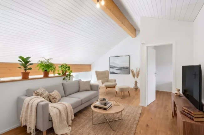 Dachgeschoß-Duplex, Helligkeit und Ruhe in einem 2023 erbauten Gebäude – Foto 2 von 13