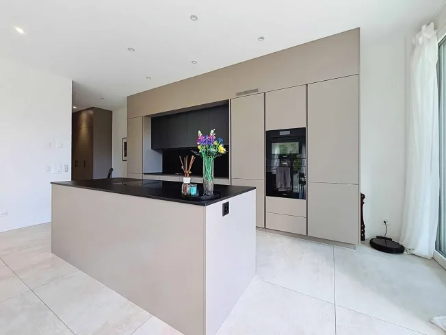 Elegante appartamento di 3.5 locali con terrazza e giardino privato – foto 13 di 17