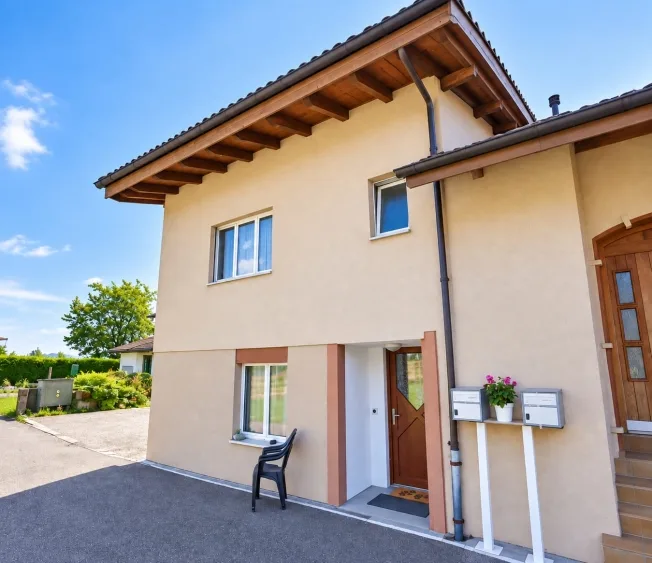 4,5 % de rendement | Maison mitoyenne avec 2 × 5,5 pièces | 11 pièces | 574 m² de terrain | Niederbipp – photo 2 sur 13