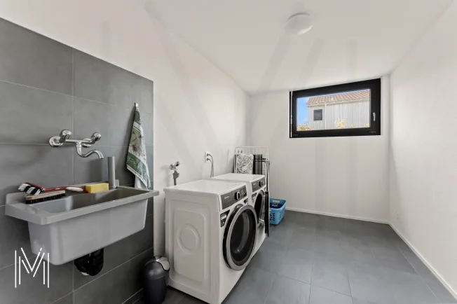 MAGNIFICENT CONTEMPORARY SINGLE-FAMILY HOME WITH 5.5 ROOMS - Wooden architecture, modern comfort, and high quality of life between Fribourg and Bulle – photo 17 of 20