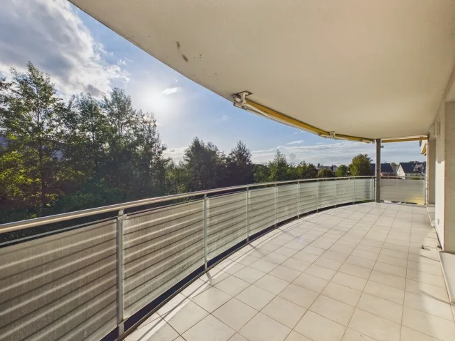 Concept d'espace lumineux, accès par ascenseur et place de parking dans le garage souterrain – photo 8 sur 22
