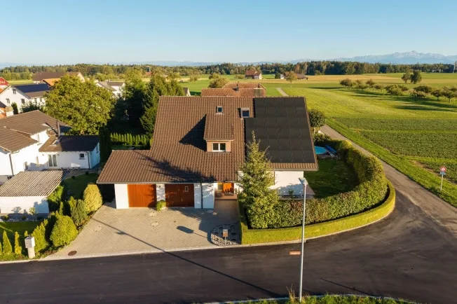6.5 Zimmer Einfamilienhaus in Illighausen – photo 3 of 5
