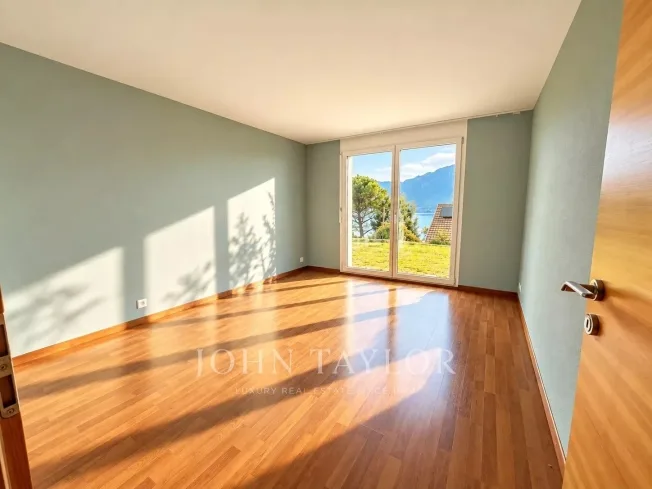 Villa indipendente in posizione tranquilla con vista panoramica sul lago – foto 16 di 19