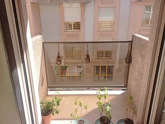 EAUX-VIVES - Appartement 4 pièces ?70 m² au 3e étage + Balcon – photo 3 sur 8